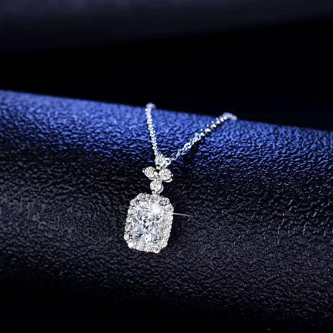Ladies 1.0ct Emerald Cut Celestial Bloom Necklace